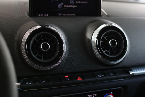 Audi RS3 Limousine 2.5 TFSI Quattro *Pano*RS-Stoelen*B&O*Camera*Keyless* Audi RS3 Limousine 2.5 TFSI Quattro *Pano*RS-Stoelen*B&O*Camera*Keyless*