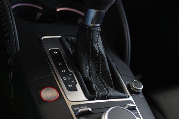 Audi RS3 Limousine 2.5 TFSI Quattro *Pano*RS-Stoelen*B&O*Camera*Keyless* Audi RS3 Limousine 2.5 TFSI Quattro *Pano*RS-Stoelen*B&O*Camera*Keyless*