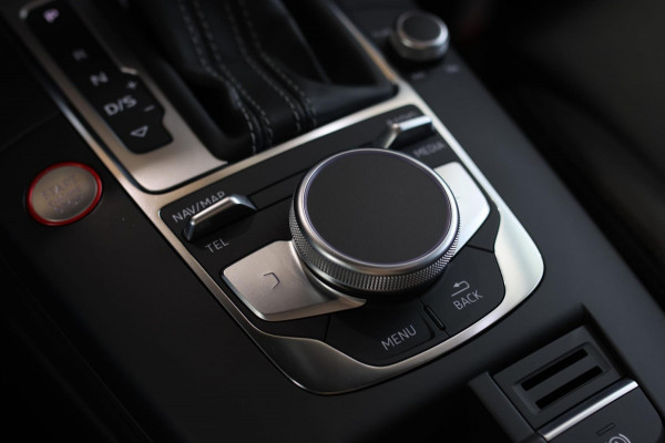 Audi RS3 Limousine 2.5 TFSI Quattro *Pano*RS-Stoelen*B&O*Camera*Keyless* Audi RS3 Limousine 2.5 TFSI Quattro *Pano*RS-Stoelen*B&O*Camera*Keyless*