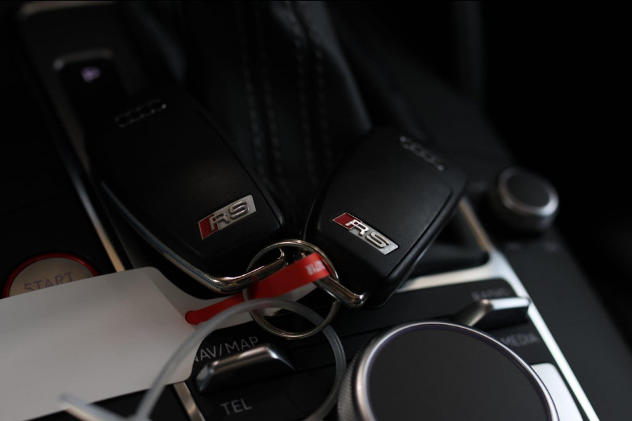 Audi RS3 Limousine 2.5 TFSI Quattro *Pano*RS-Stoelen*B&O*Camera*Keyless* Audi RS3 Limousine 2.5 TFSI Quattro *Pano*RS-Stoelen*B&O*Camera*Keyless*