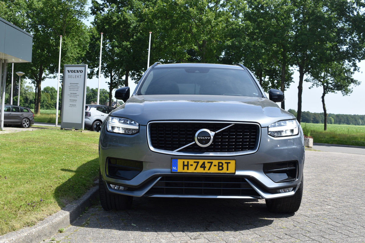Volvo XC90 B5 250PK Automaat AWD R-Design Intro Edition | Mild Hybrid diesel | Trekhaak | Luchtvering | Leder | H&K | ACC | 360 Camera Volvo XC90 B5 250PK Automaat AWD R-Design Intro Edition | Mild Hybrid diesel | Trekhaak | Luchtvering | Leder | H&K | ACC | 360 Camera