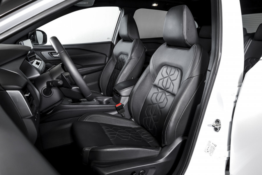 Nissan QASHQAI 1.3 MHEV Xtronic Tekna 158 PK - Automaat | Pano | Winterpakket | Elek. Stoel | Dig. Cockpit | Adapt. Cruise | Head-Up | 360 Camera | NAV + App. Connect | ECC | DAB | Elek Klep | LM 19" | 3206