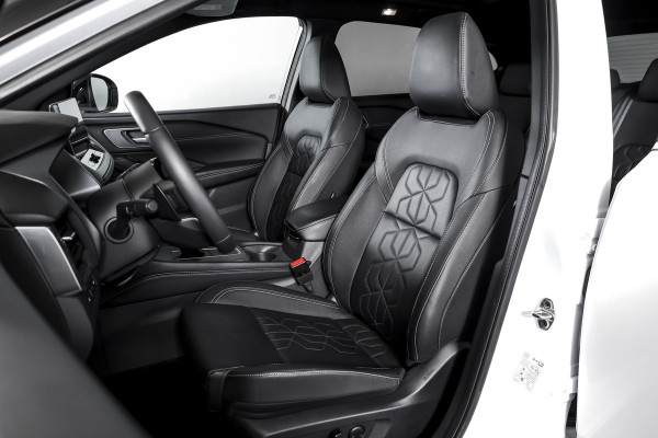 Nissan QASHQAI 1.3 MHEV Xtronic Tekna 158 PK - Automaat | Pano | Winterpakket | Elek. Stoel | Dig. Cockpit | Adapt. Cruise | Head-Up | 360 Camera | NAV + App. Connect | ECC | DAB | Elek Klep | LM 19" | 3206