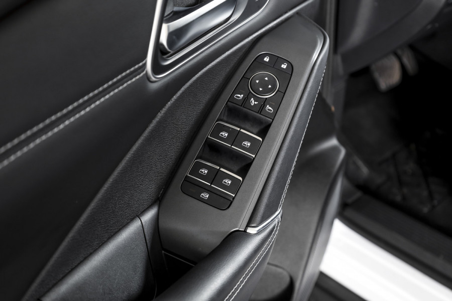 Nissan QASHQAI 1.3 MHEV Xtronic Tekna 158 PK - Automaat | Pano | Winterpakket | Elek. Stoel | Dig. Cockpit | Adapt. Cruise | Head-Up | 360 Camera | NAV + App. Connect | ECC | DAB | Elek Klep | LM 19" | 3206