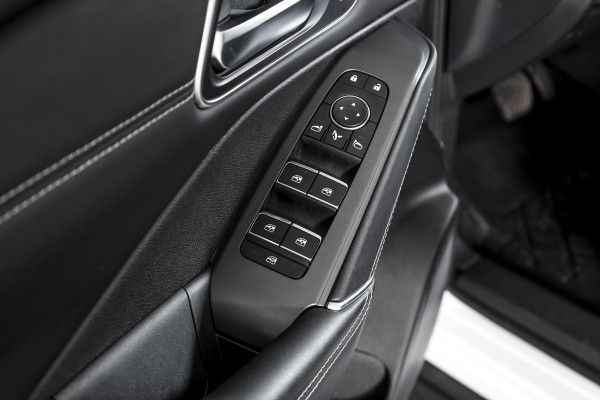 Nissan QASHQAI 1.3 MHEV Xtronic Tekna 158 PK - Automaat | Pano | Winterpakket | Elek. Stoel | Dig. Cockpit | Adapt. Cruise | Head-Up | 360 Camera | NAV + App. Connect | ECC | DAB | Elek Klep | LM 19" | 3206