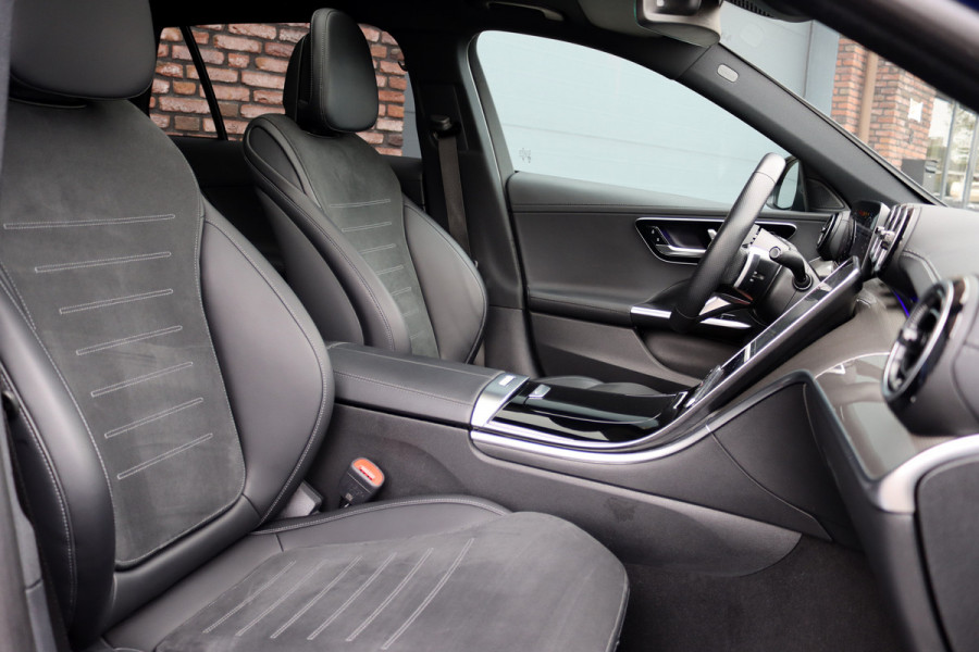 Mercedes-Benz C-Klasse Estate 300 e AMG Line | Panoramadak | Memory | Distronic | Trekhaak | Night Pakket | Dodehoekassistent | Camera | Sfeerverlichting | Mercedes-Benz C-Klasse Estate 300 e AMG Line | Panoramadak | Memory | Distronic | Trekhaak | Night Pakket | Dodehoekassistent | Camera | Sfeerverlichting |