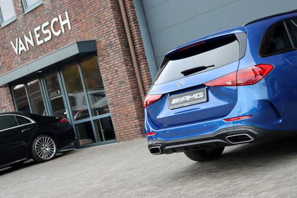 Mercedes-Benz C-Klasse Estate 300 e AMG Line | Panoramadak | Memory | Distronic | Trekhaak | Night Pakket | Dodehoekassistent | Camera | Sfeerverlichting | Mercedes-Benz C-Klasse Estate 300 e AMG Line | Panoramadak | Memory | Distronic | Trekhaak | Night Pakket | Dodehoekassistent | Camera | Sfeerverlichting |
