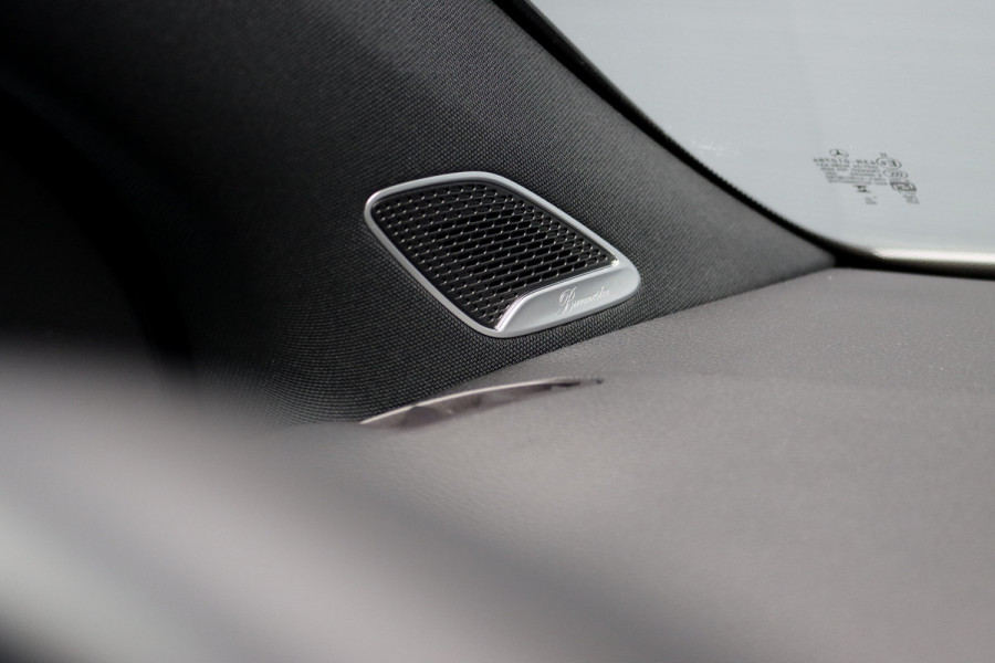 Mercedes-Benz GLA 250 e AMG Line | Panoramadak | Burmester | Distronic | Memory | Trekhaak | Keyless Go | Camera | Sfeerverlichting | Dodehoekassistent |