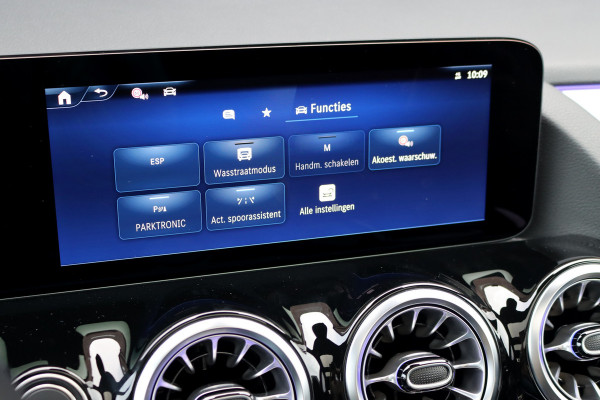 Mercedes-Benz GLA 250 e AMG Line | Panoramadak | Burmester | Distronic | Memory | Trekhaak | Keyless Go | Camera | Sfeerverlichting | Dodehoekassistent |