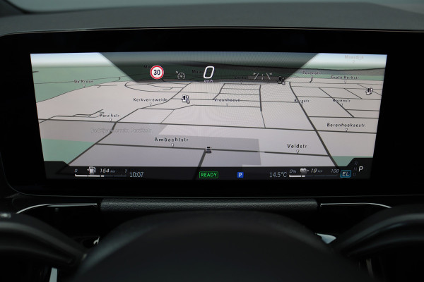 Mercedes-Benz GLA 250 e AMG Line | Panoramadak | Burmester | Distronic | Memory | Trekhaak | Keyless Go | Camera | Sfeerverlichting | Dodehoekassistent |