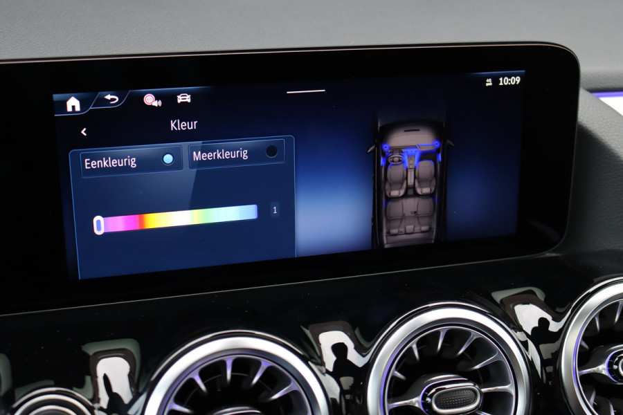 Mercedes-Benz GLA 250 e AMG Line | Panoramadak | Burmester | Distronic | Memory | Trekhaak | Keyless Go | Camera | Sfeerverlichting | Dodehoekassistent |