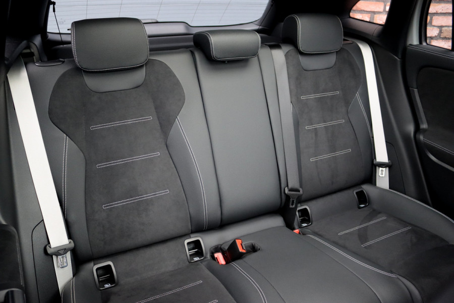 Mercedes-Benz GLA 250 e AMG Line | Panoramadak | Burmester | Distronic | Memory | Trekhaak | Keyless Go | Camera | Sfeerverlichting | Dodehoekassistent |