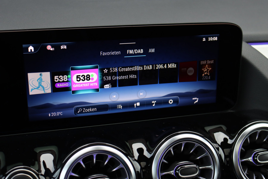 Mercedes-Benz GLA 250 e AMG Line | Panoramadak | Burmester | Distronic | Memory | Trekhaak | Keyless Go | Camera | Sfeerverlichting | Dodehoekassistent |