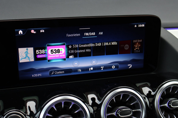 Mercedes-Benz GLA 250 e AMG Line | Panoramadak | Burmester | Distronic | Memory | Trekhaak | Keyless Go | Camera | Sfeerverlichting | Dodehoekassistent |