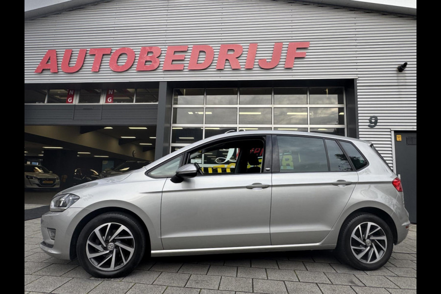 Volkswagen Golf Sportsvan 1.2 TSI Sound BlueMotion Navigatie / Apple CarPlay I Airco I PDC I Sport velgen I Dealer onderhouden Volkswagen Golf Sportsvan 1.2 TSI Sound BlueMotion Navigatie / Apple CarPlay I Airco I PDC I Sport velgen I Dealer onderhouden