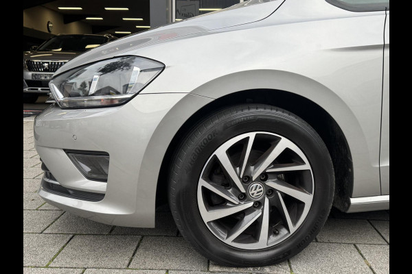 Volkswagen Golf Sportsvan 1.2 TSI Sound BlueMotion Navigatie / Apple CarPlay I Airco I PDC I Sport velgen I Dealer onderhouden Volkswagen Golf Sportsvan 1.2 TSI Sound BlueMotion Navigatie / Apple CarPlay I Airco I PDC I Sport velgen I Dealer onderhouden