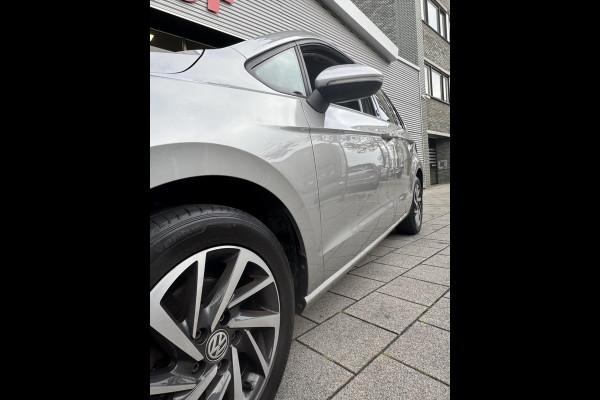 Volkswagen Golf Sportsvan 1.2 TSI Sound BlueMotion Navigatie / Apple CarPlay I Airco I PDC I Sport velgen I Dealer onderhouden Volkswagen Golf Sportsvan 1.2 TSI Sound BlueMotion Navigatie / Apple CarPlay I Airco I PDC I Sport velgen I Dealer onderhouden