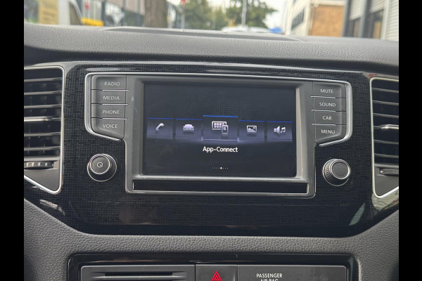 Volkswagen Golf Sportsvan 1.2 TSI Sound BlueMotion Navigatie / Apple CarPlay I Airco I PDC I Sport velgen I Dealer onderhouden Volkswagen Golf Sportsvan 1.2 TSI Sound BlueMotion Navigatie / Apple CarPlay I Airco I PDC I Sport velgen I Dealer onderhouden
