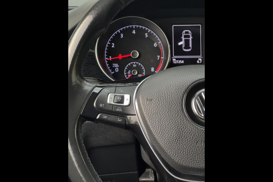 Volkswagen Golf Sportsvan 1.2 TSI Sound BlueMotion Navigatie / Apple CarPlay I Airco I PDC I Sport velgen I Dealer onderhouden Volkswagen Golf Sportsvan 1.2 TSI Sound BlueMotion Navigatie / Apple CarPlay I Airco I PDC I Sport velgen I Dealer onderhouden
