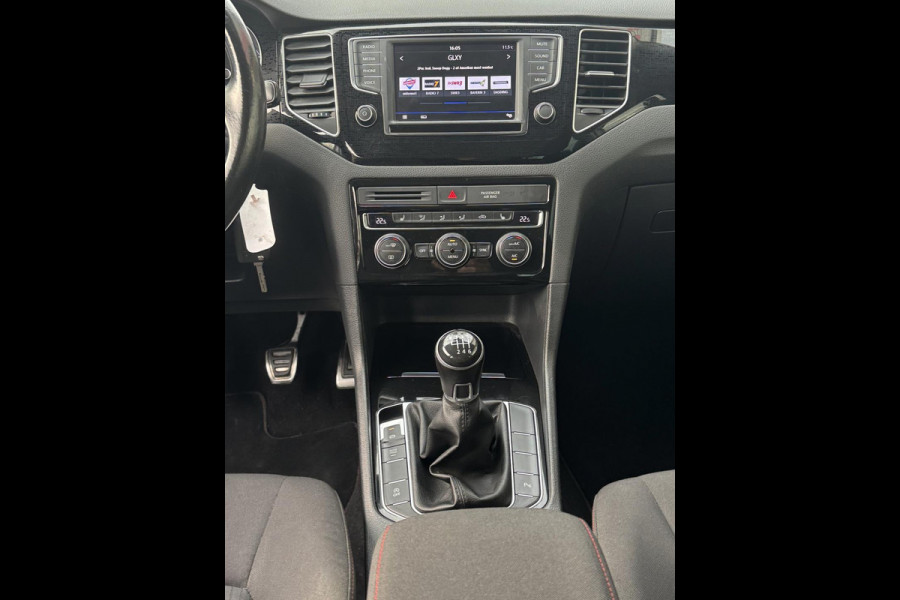 Volkswagen Golf Sportsvan 1.2 TSI Sound BlueMotion Navigatie / Apple CarPlay I Airco I PDC I Sport velgen I Dealer onderhouden Volkswagen Golf Sportsvan 1.2 TSI Sound BlueMotion Navigatie / Apple CarPlay I Airco I PDC I Sport velgen I Dealer onderhouden