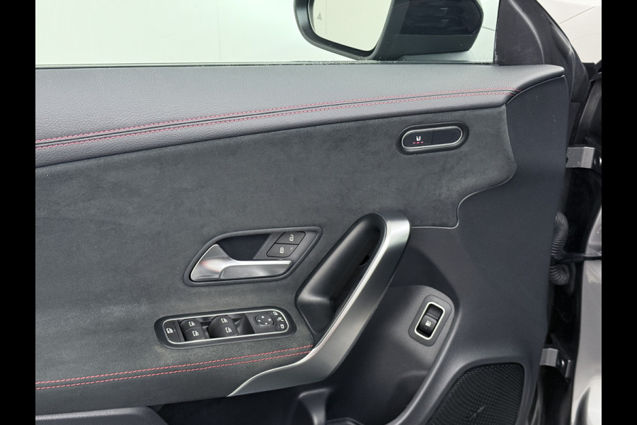 Mercedes-Benz CLA-Klasse CLA 250 e Coupé AMG Line Night | Pano Multibeam Sound Night