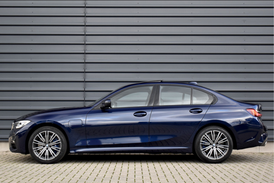 BMW 3 Serie 330e M Sport Individual | Pano | ACC | Laser Light | Memory | Harman/Kardon | Camera |