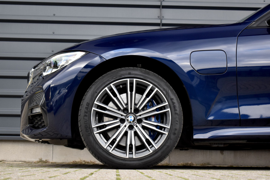 BMW 3 Serie 330e M Sport Individual | Pano | ACC | Laser Light | Memory | Harman/Kardon | Camera |