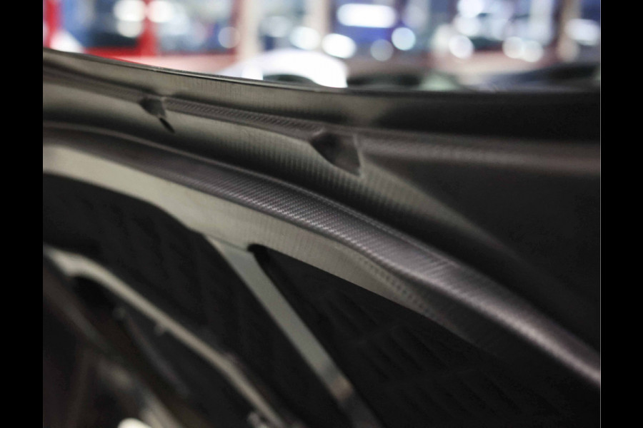 Aston Martin DBS 5.2 V12 Superleggera | B&O BeoSound - Xenon Grey