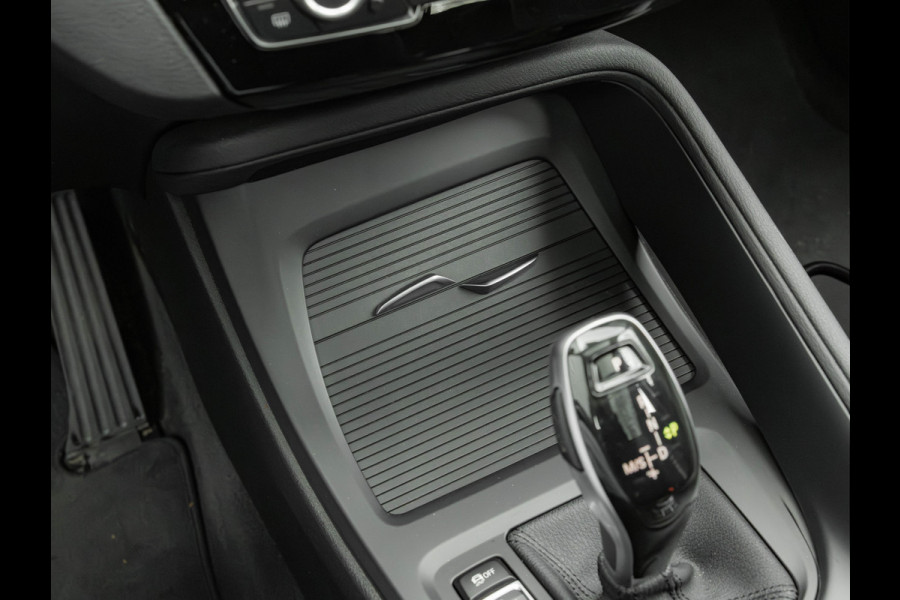 BMW X1 sDrive18i - Pano - Trekhaak - Navi Plus - LED