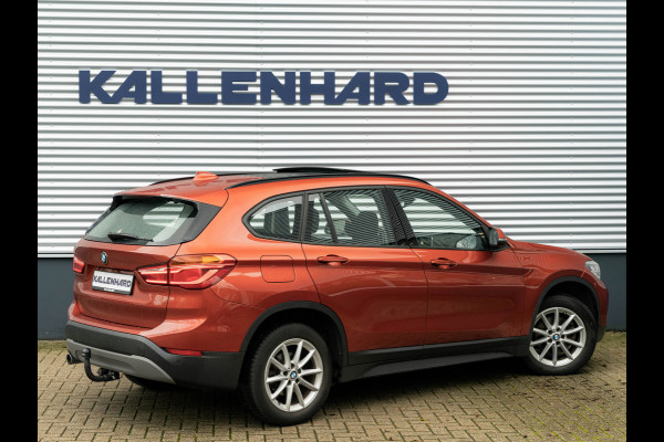 BMW X1 sDrive18i - Pano - Trekhaak - Navi Plus - LED