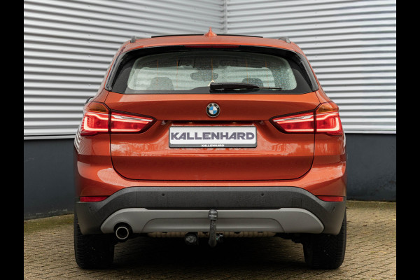 BMW X1 sDrive18i - Pano - Trekhaak - Navi Plus - LED