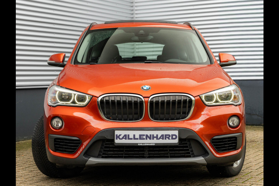 BMW X1 sDrive18i - Pano - Trekhaak - Navi Plus - LED