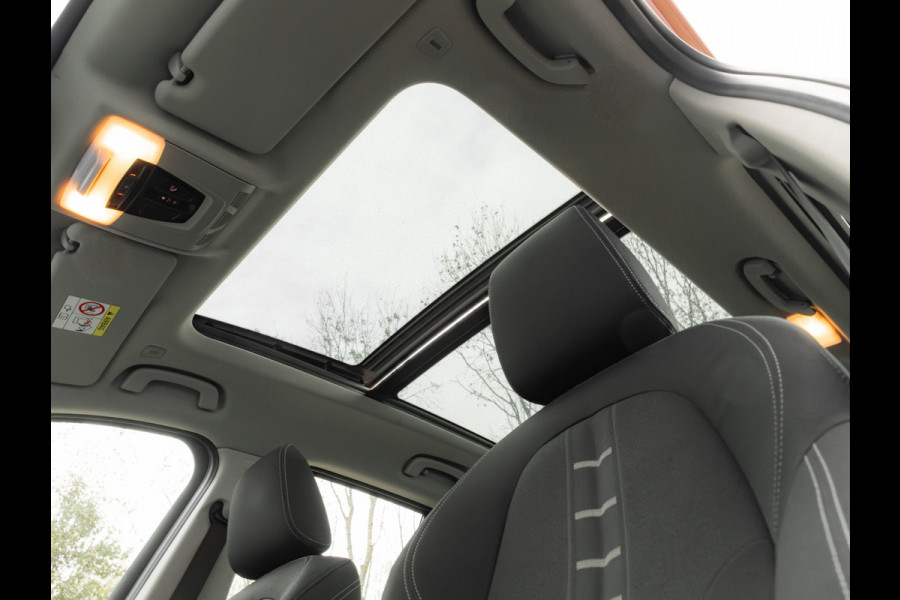 BMW X1 sDrive18i - Pano - Trekhaak - Navi Plus - LED