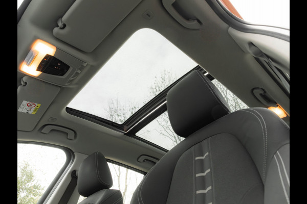 BMW X1 sDrive18i - Pano - Trekhaak - Navi Plus - LED
