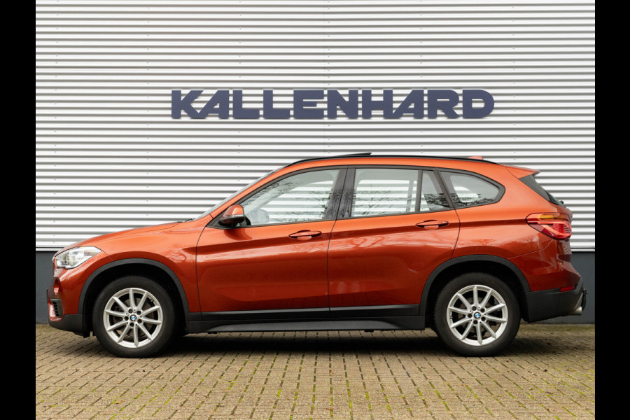 BMW X1 sDrive18i - Pano - Trekhaak - Navi Plus - LED