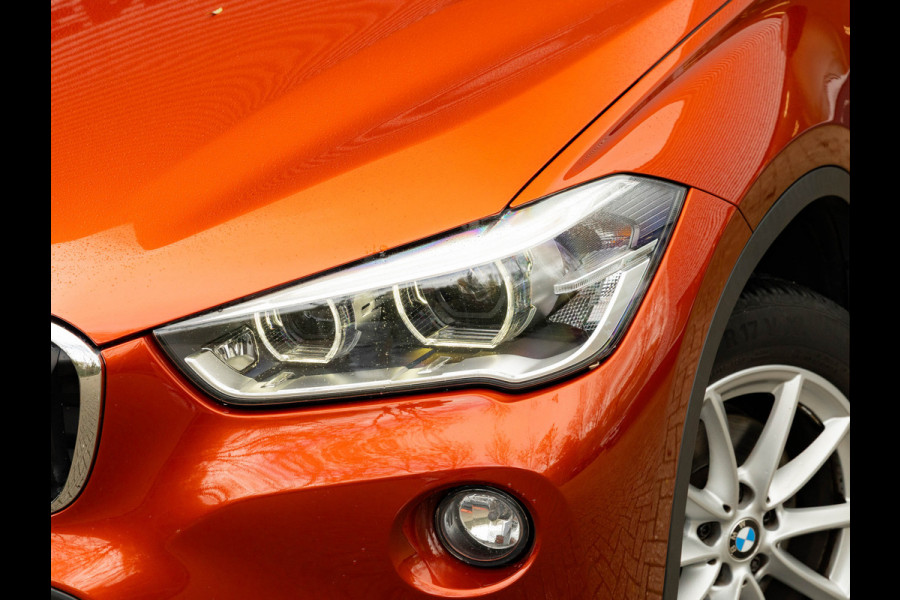 BMW X1 sDrive18i - Pano - Trekhaak - Navi Plus - LED
