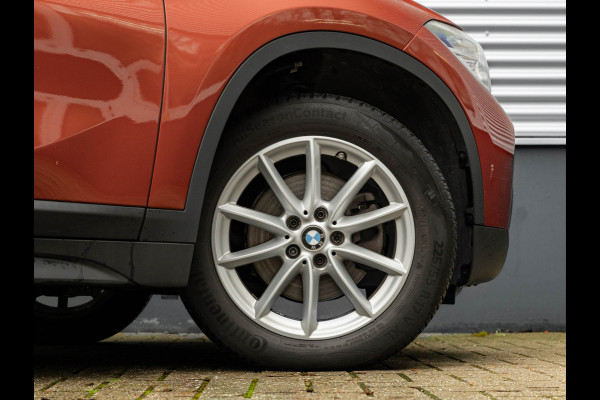 BMW X1 sDrive18i - Pano - Trekhaak - Navi Plus - LED
