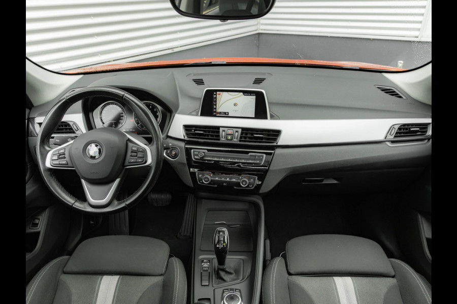 BMW X1 sDrive18i - Pano - Trekhaak - Navi Plus - LED