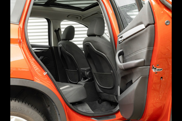 BMW X1 sDrive18i - Pano - Trekhaak - Navi Plus - LED