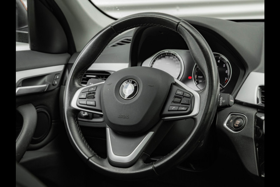 BMW X1 sDrive18i - Pano - Trekhaak - Navi Plus - LED