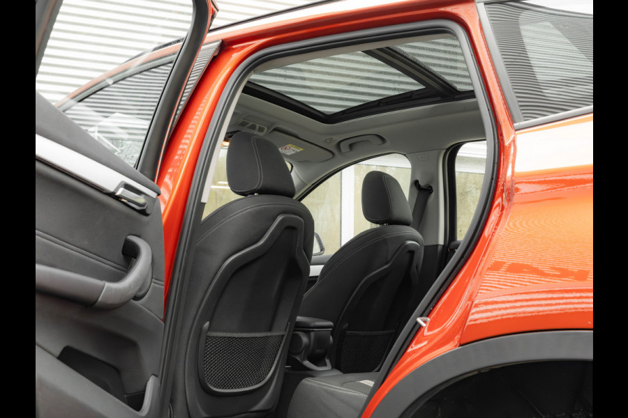 BMW X1 sDrive18i - Pano - Trekhaak - Navi Plus - LED