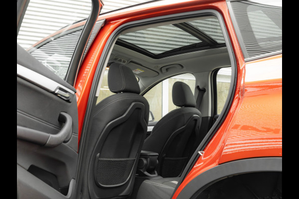 BMW X1 sDrive18i - Pano - Trekhaak - Navi Plus - LED