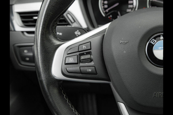 BMW X1 sDrive18i - Pano - Trekhaak - Navi Plus - LED