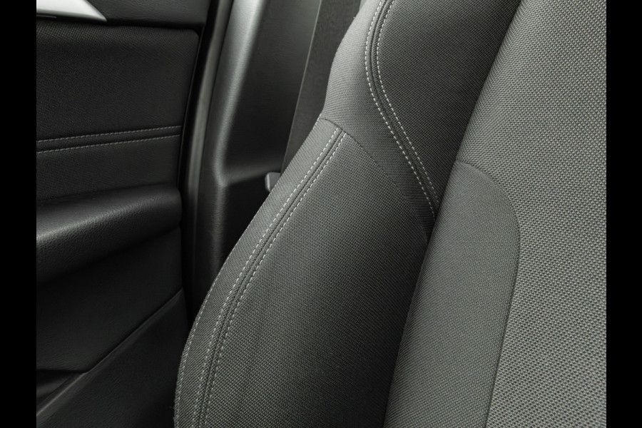 BMW X1 sDrive18i - Pano - Trekhaak - Navi Plus - LED