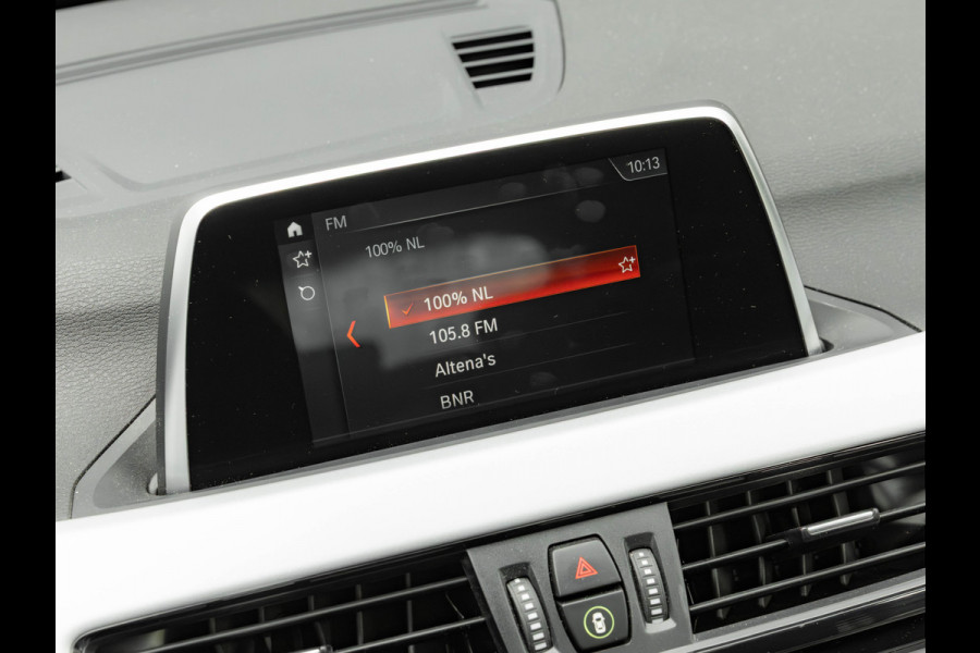 BMW X1 sDrive18i - Pano - Trekhaak - Navi Plus - LED