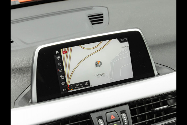 BMW X1 sDrive18i - Pano - Trekhaak - Navi Plus - LED