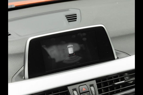 BMW X1 sDrive18i - Pano - Trekhaak - Navi Plus - LED