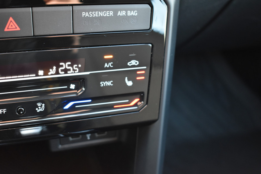 Volkswagen T-Cross 1.0 TSI Life Stoelverwarming Navigatie Automaat Parkeer camera Btw auto Carplay