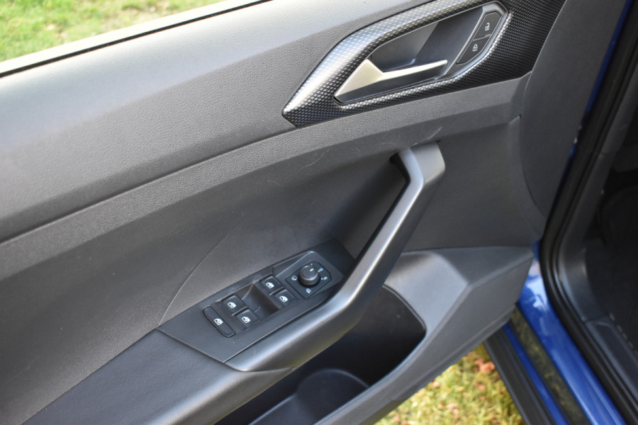 Volkswagen T-Cross 1.0 TSI Life Stoelverwarming Navigatie Automaat Parkeer camera Btw auto Carplay