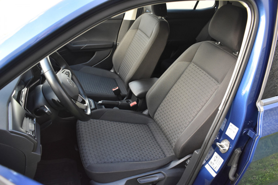 Volkswagen T-Cross 1.0 TSI Life Stoelverwarming Navigatie Automaat Parkeer camera Btw auto Carplay